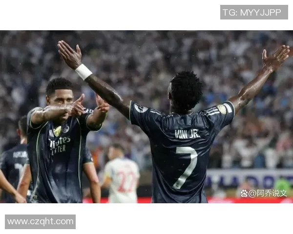 中超精彩对决皇马与巴黎圣日耳曼战成平局乌龙球引发全场热烈反响