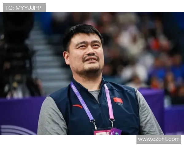 姚明的传奇人生：从篮球场到国际舞台的奋斗与荣耀