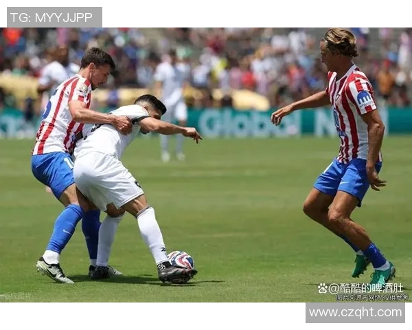 足总杯激战：马竞与巴萨2比2平局争议判罚引发全场沸腾