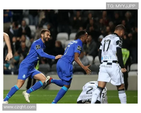 欧联杯精彩对决本菲卡与波尔图战成平局帽子戏法引发全场热烈反响